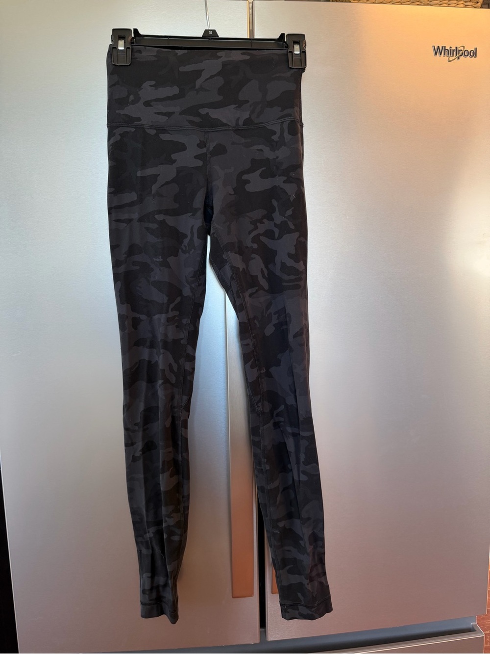 Lululemon camo full length leggings in black and grey